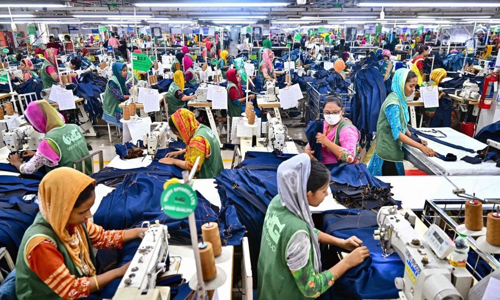 বৈশ্বিক চাহিদা কমায় পোশাক রপ্তানি আয়ে পতন